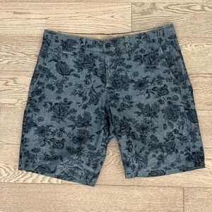 Gap chambray shorts with navy tonal print in size 34